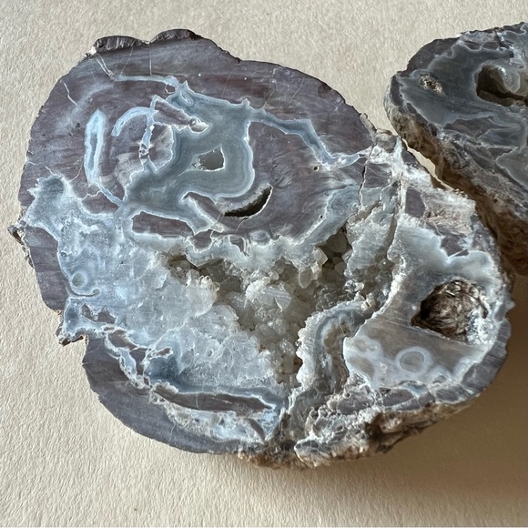 Dugway Utah unpolished cut Geode - Picture 5 of 8